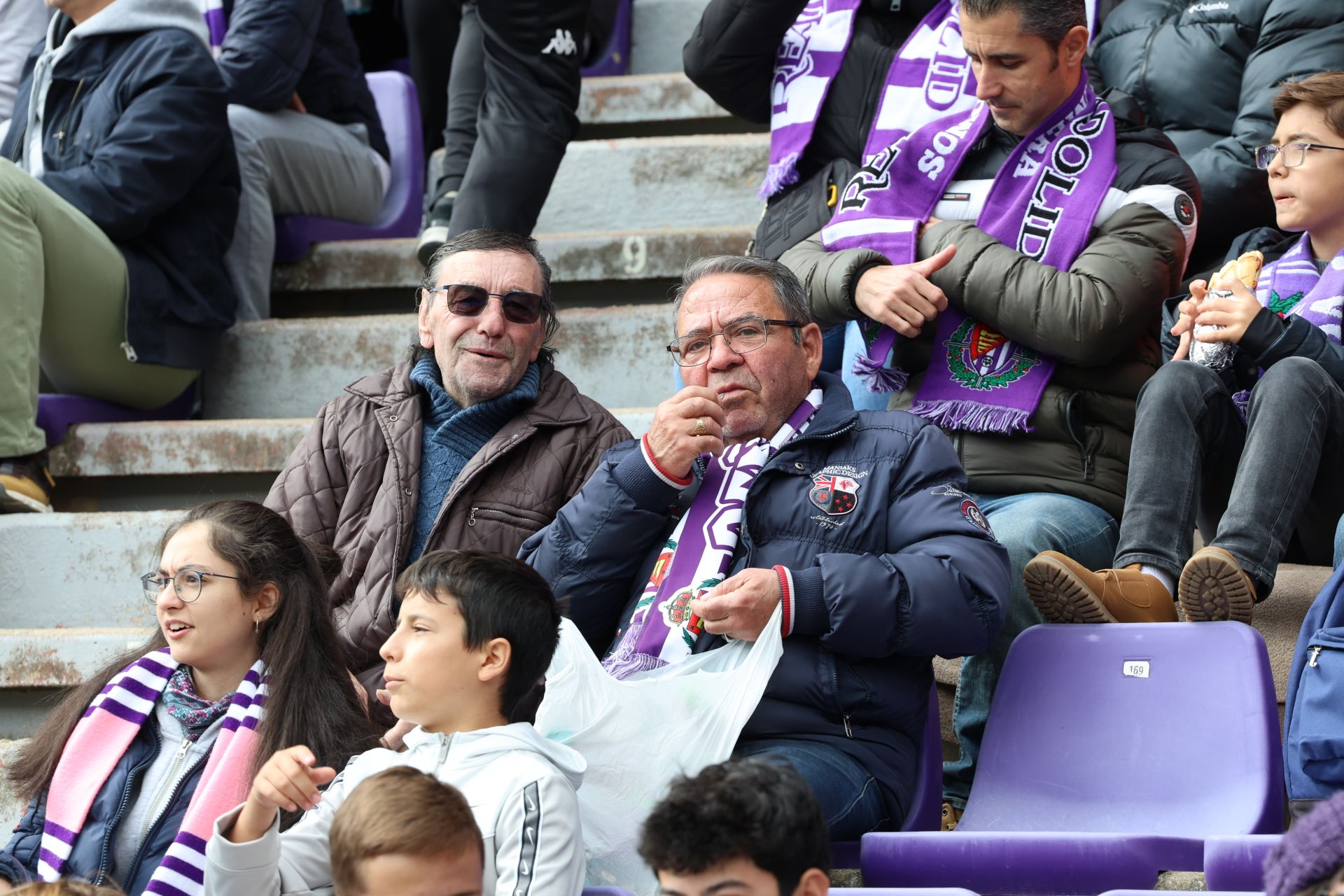 Búscate en la grada del estadio José Zorrilla (1/4)