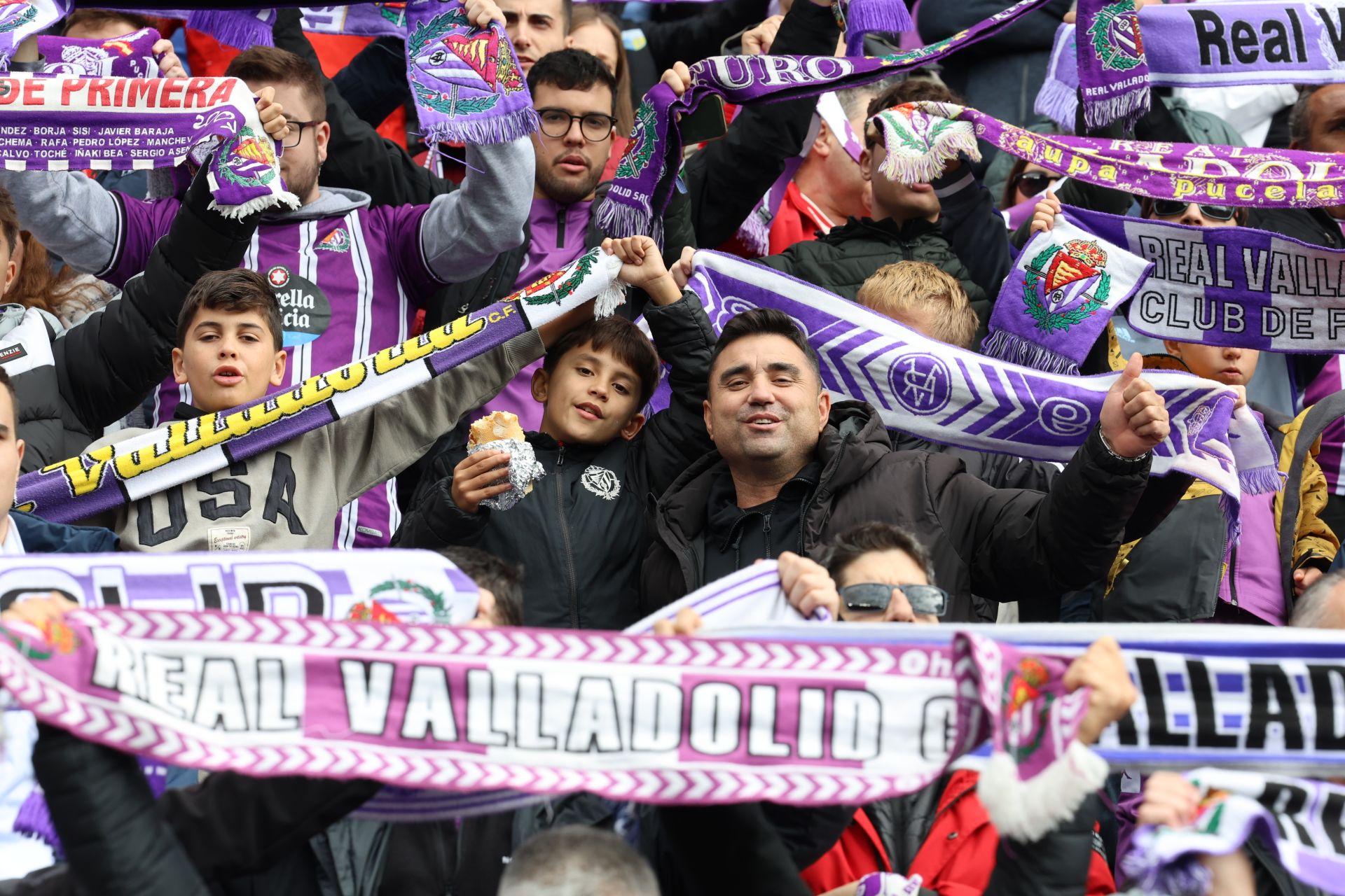 Búscate en la grada del estadio José Zorrilla (1/4)