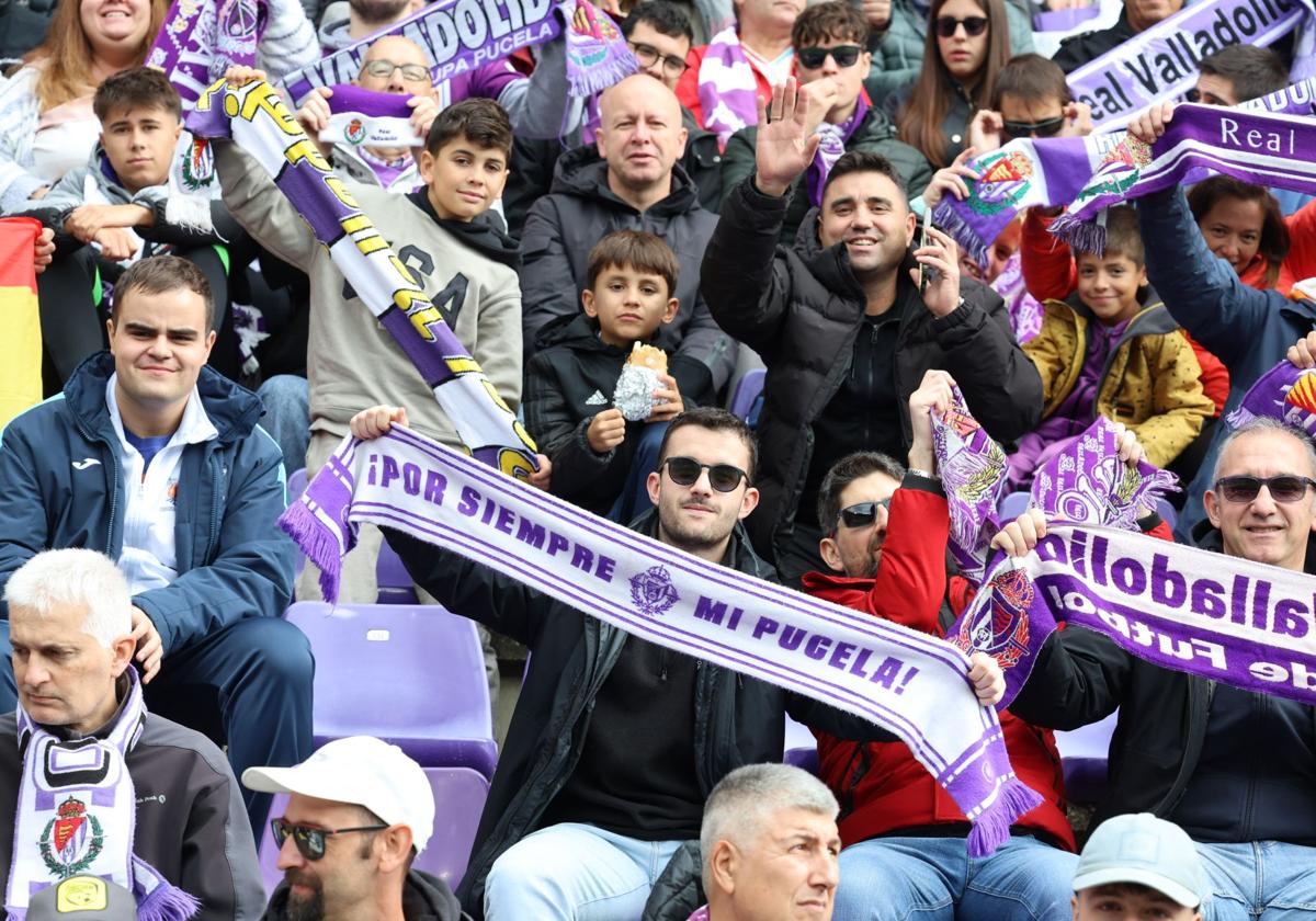 Búscate en la grada del estadio José Zorrilla (1/4)