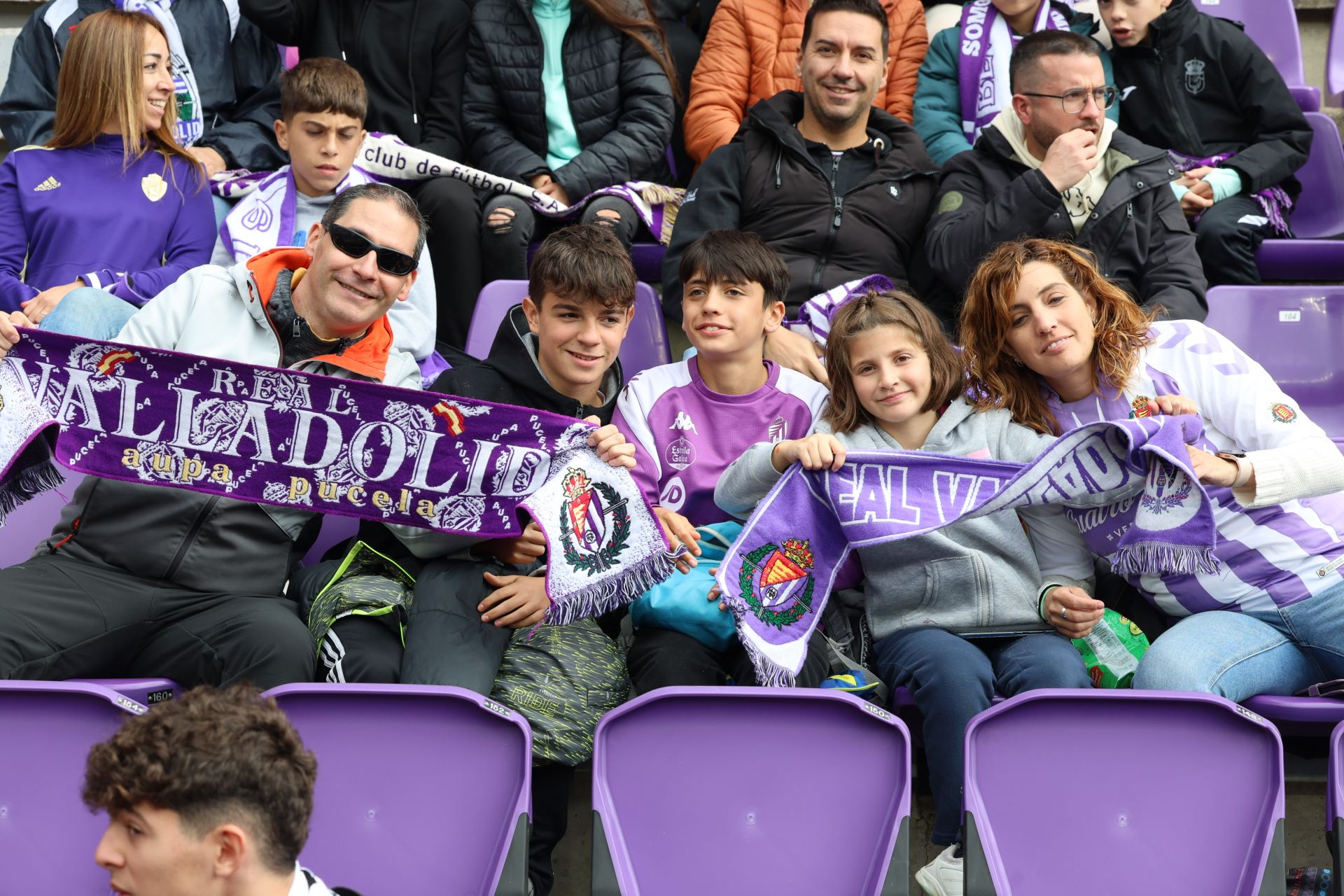 Búscate en la grada del estadio José Zorrilla (2/4)