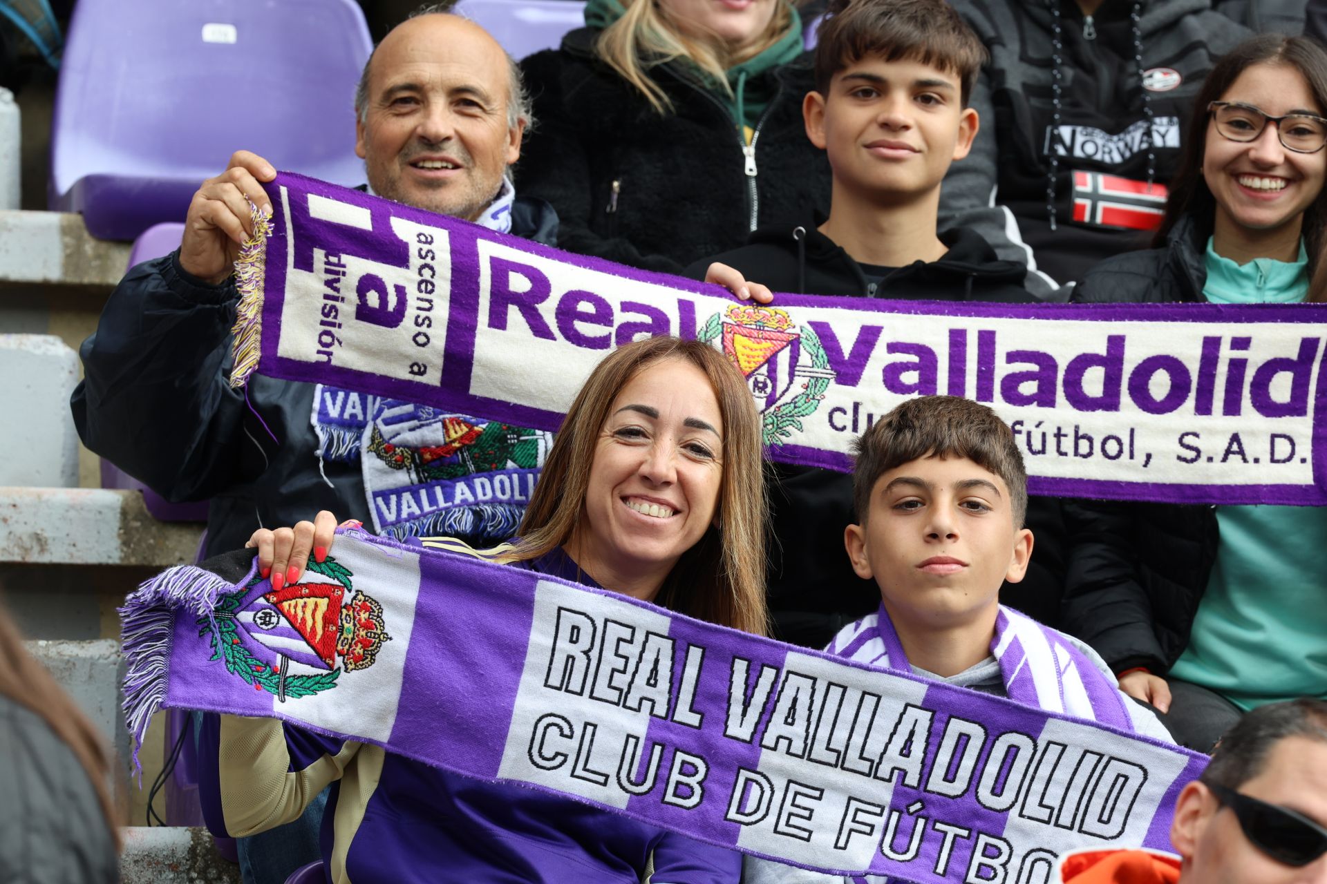 Búscate en la grada del estadio José Zorrilla (2/4)