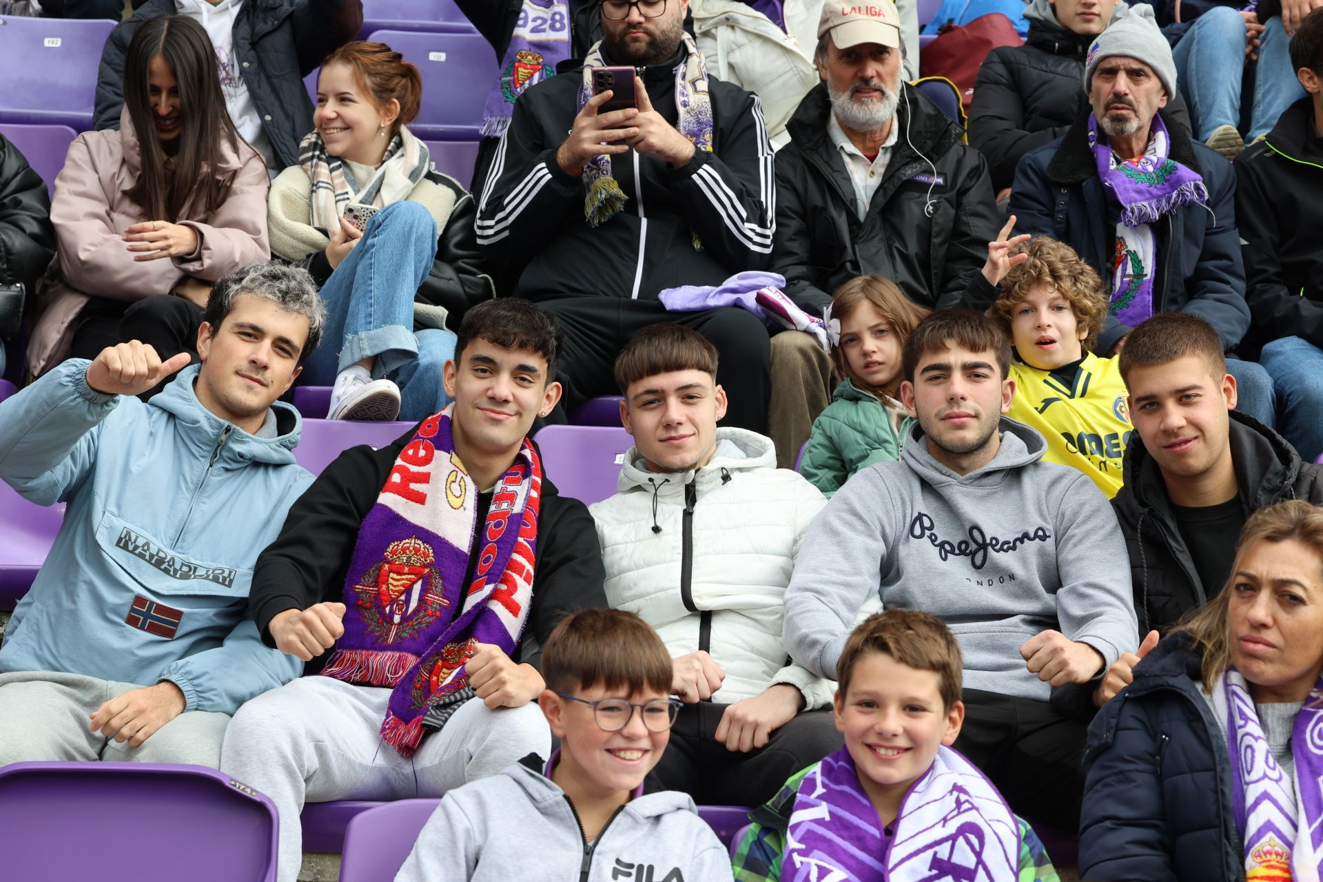 Búscate en la grada del estadio José Zorrilla (2/4)