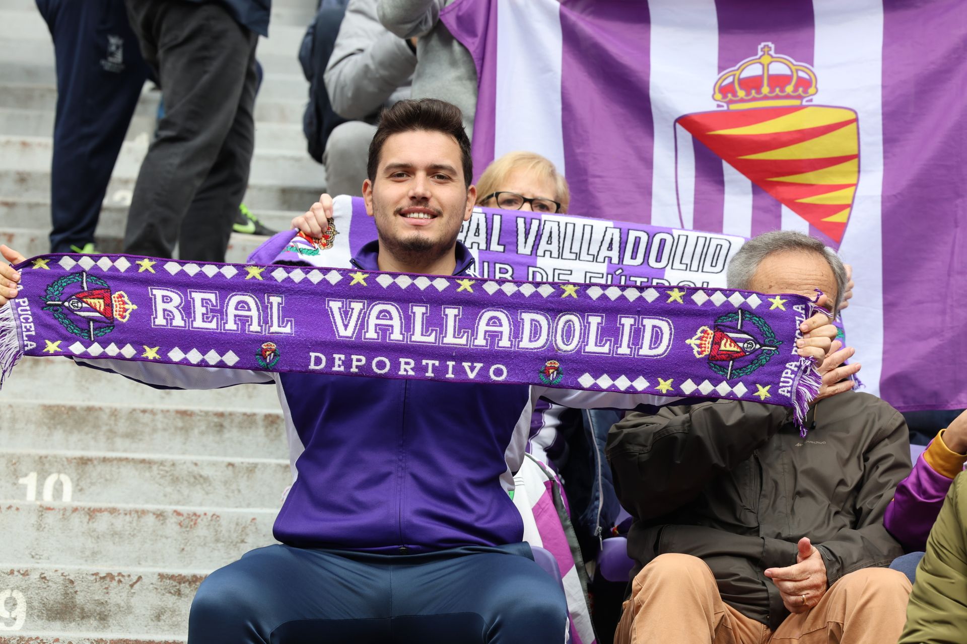 Búscate en la grada del estadio José Zorrilla (3/4)