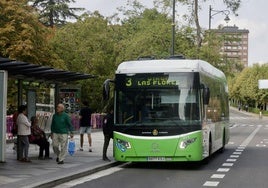 Autobús de Auvasa en la plaza de Poniente.