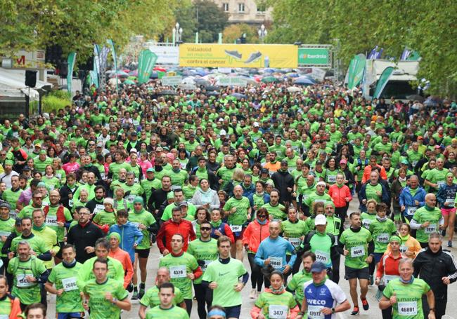 Los corredores fueron los primeros en tomar la línea de salida.