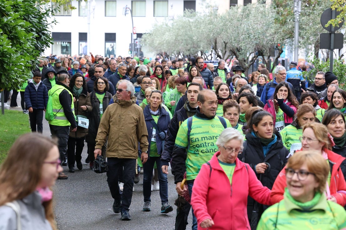 Todas las imágenes de la XIII Marcha contra el cáncer en Valladolid (1/ ...