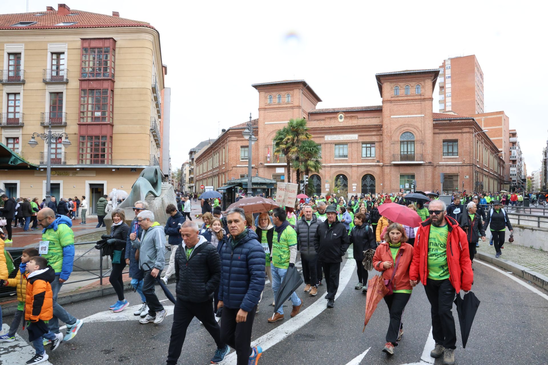 Todas las imágenes de la XIII Marcha contra el cáncer en Valladolid (1/3)