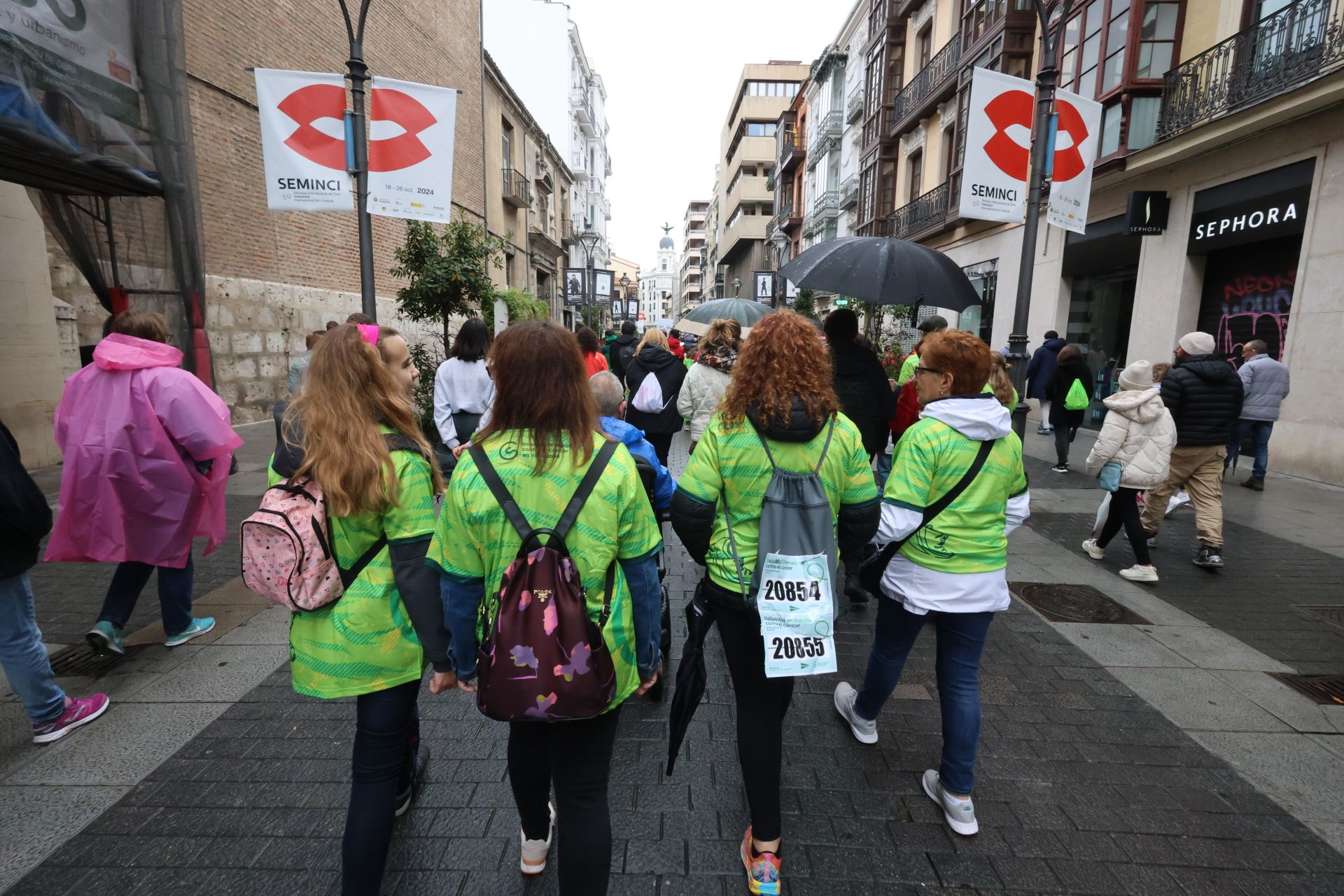 Todas las imágenes de la XIII Marcha contra el cáncer en Valladolid (2/3)