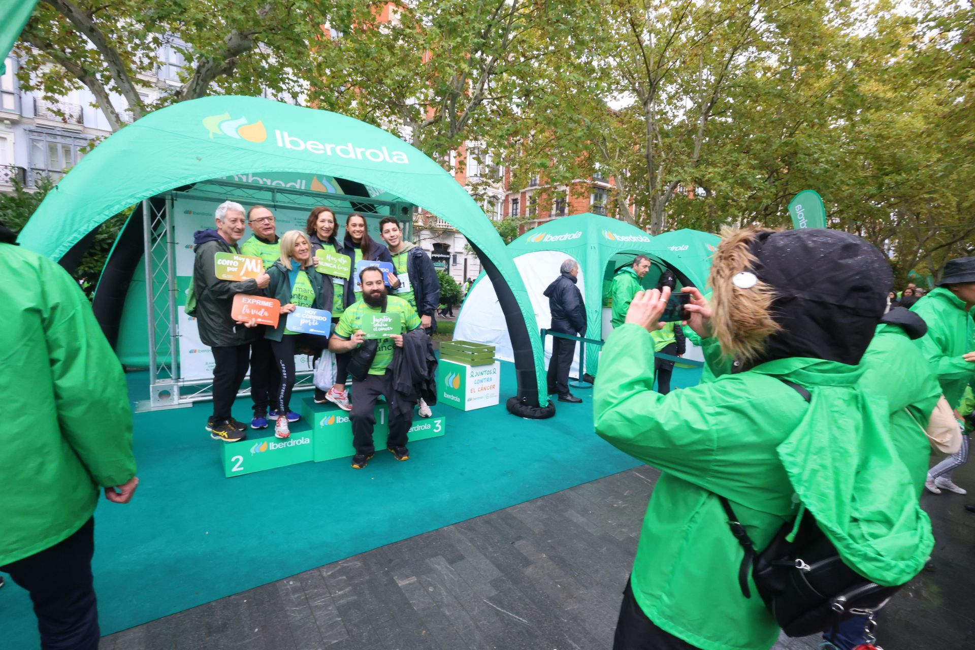 Todas las imágenes de la XIII Marcha contra el cáncer en Valladolid (2/3)