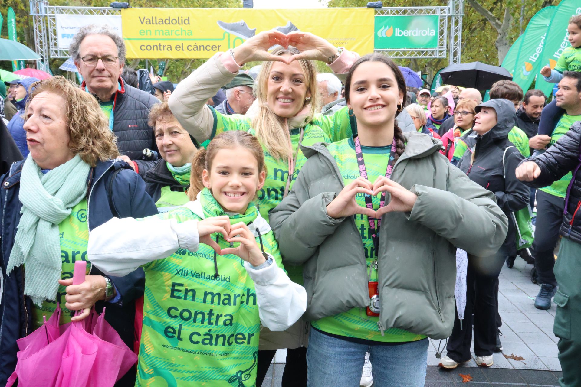 Todas las imágenes de la XIII Marcha contra el cáncer en Valladolid (2/3)