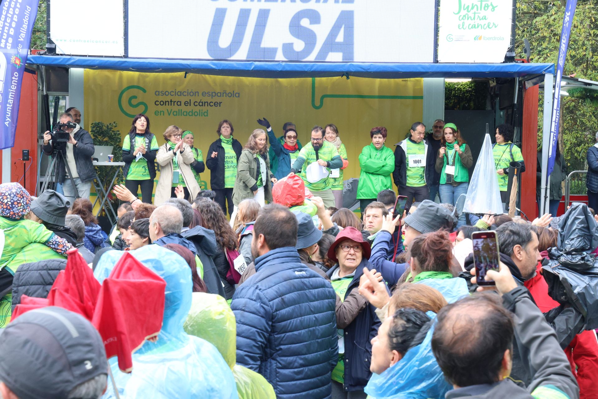 Todas las imágenes de la XIII Marcha contra el cáncer en Valladolid (2/3)