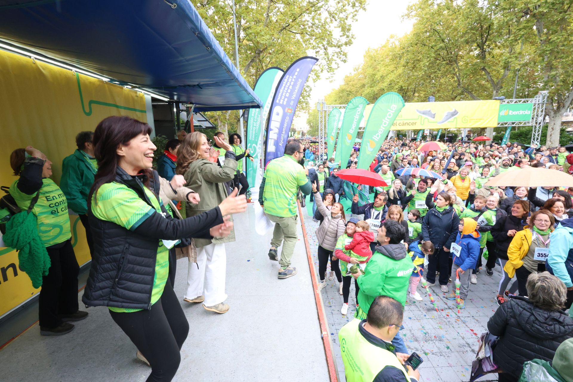 Todas las imágenes de la XIII Marcha contra el cáncer en Valladolid (2/3)