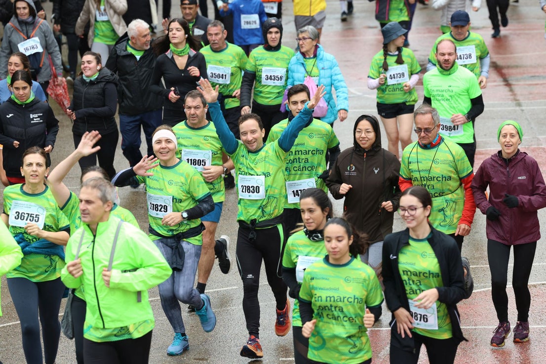 Todas las imágenes de la XIII Marcha contra el cáncer en Valladolid (3/ ...