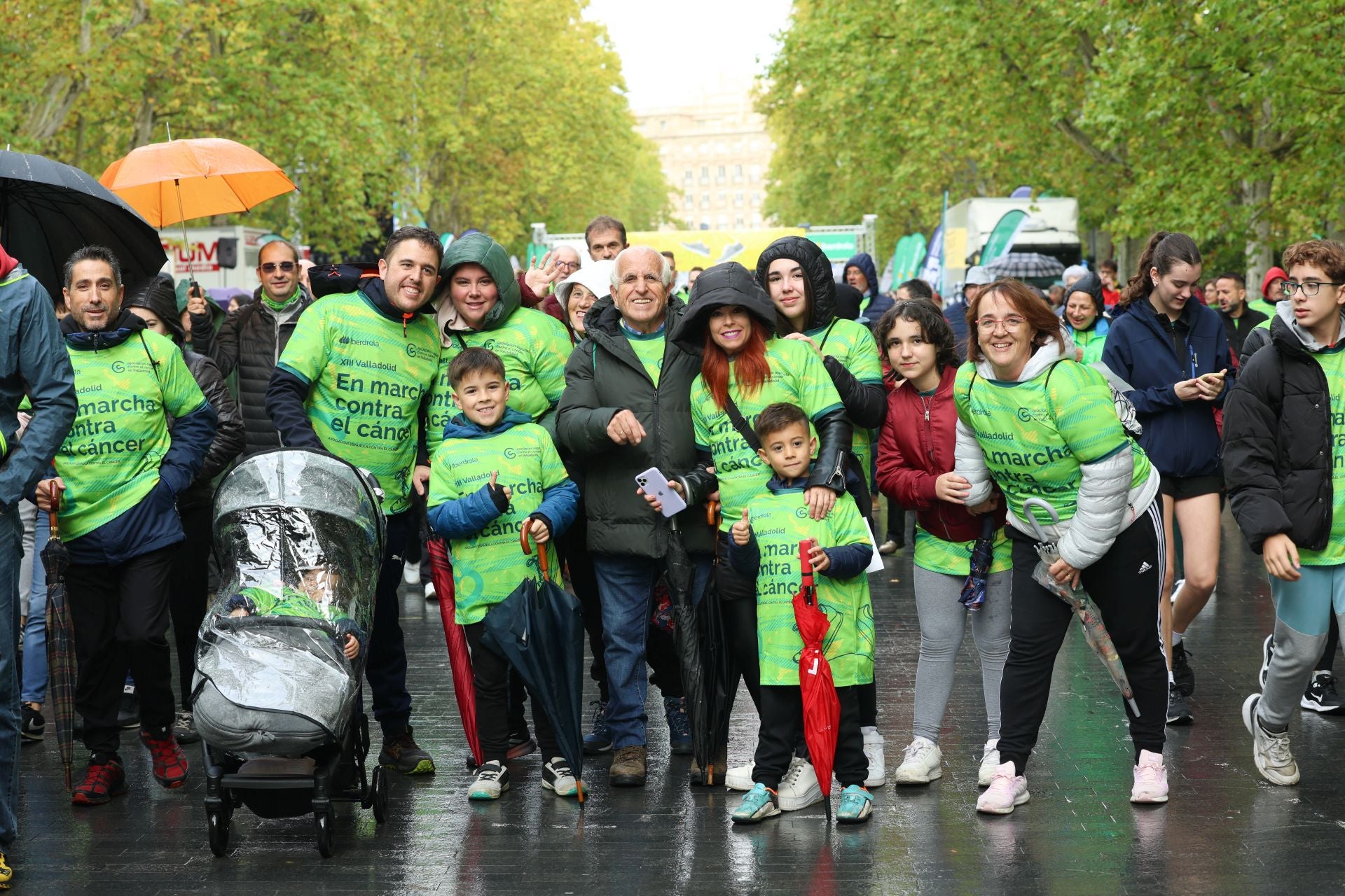 Todas las imágenes de la XIII Marcha contra el cáncer en Valladolid (3/3)