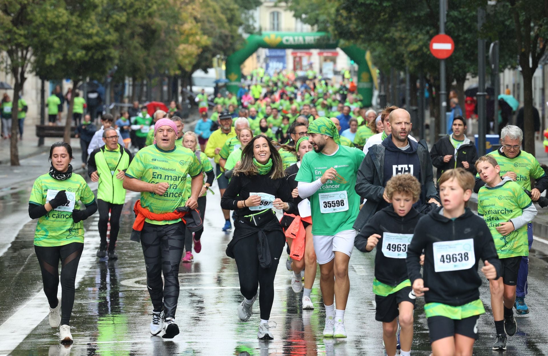 Todas las imágenes de la XIII Marcha contra el cáncer en Valladolid (3/3)