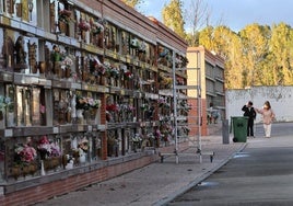 Zona de nichos del cementerio.