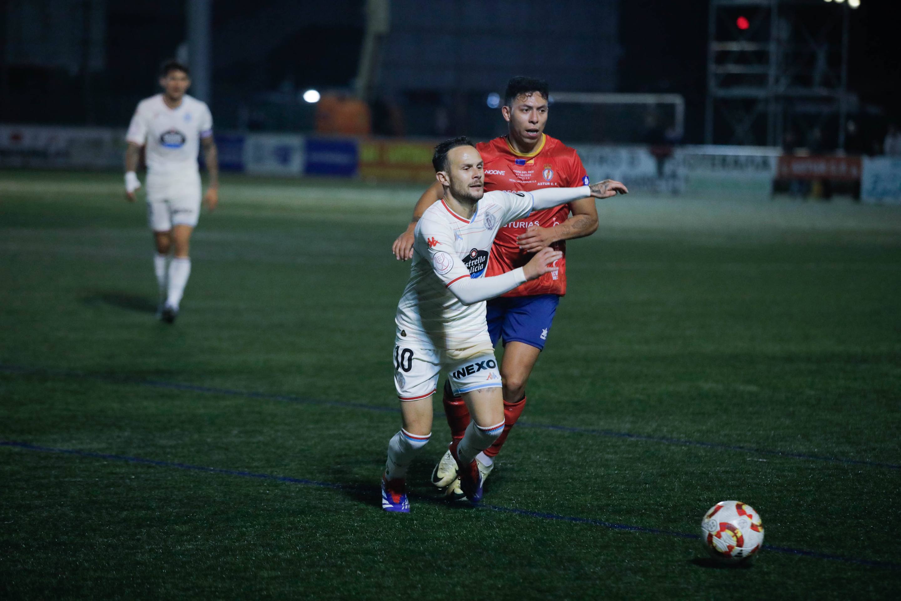 El estreno copero del Real Valladolid en Oviedo, en imágenes