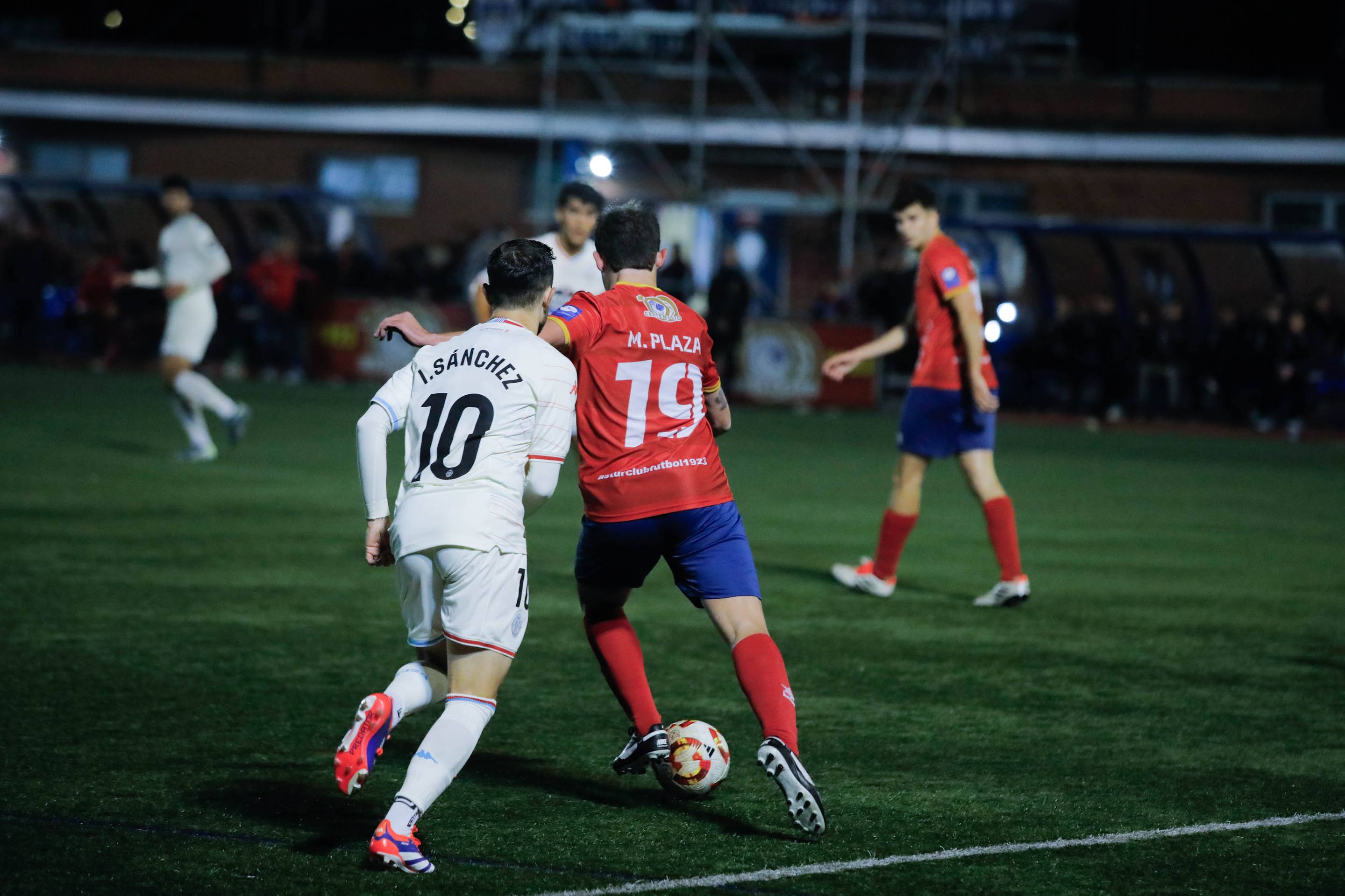 El estreno copero del Real Valladolid en Oviedo, en imágenes