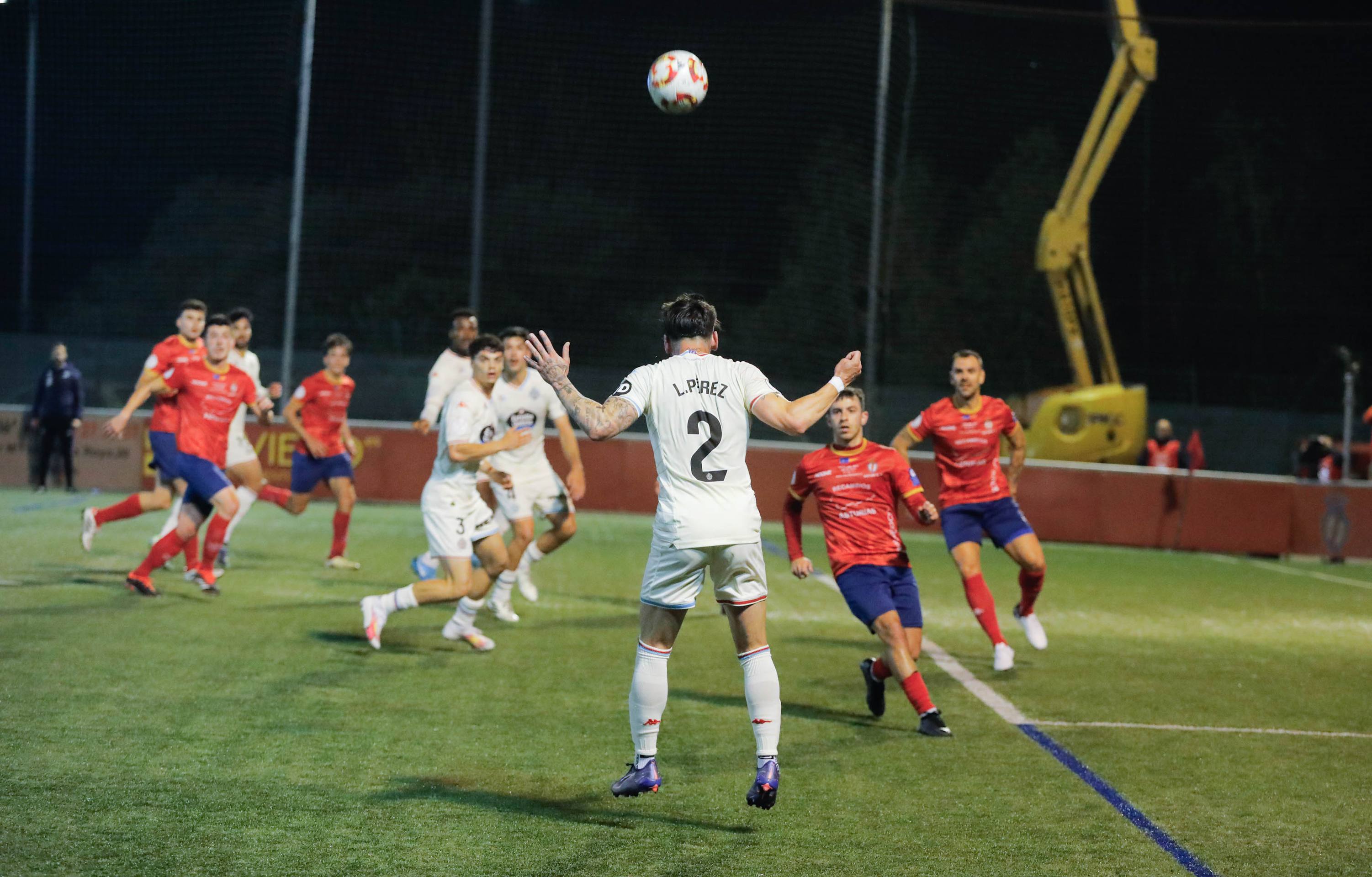 El estreno copero del Real Valladolid en Oviedo, en imágenes