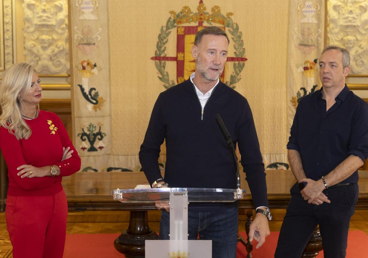 José Feliciano Borrego, ex atleta de alta competición, Irene Carvajal, concejal de Educación y Cultura, y Pedro García Aguado, campeón olímpico en 1996.