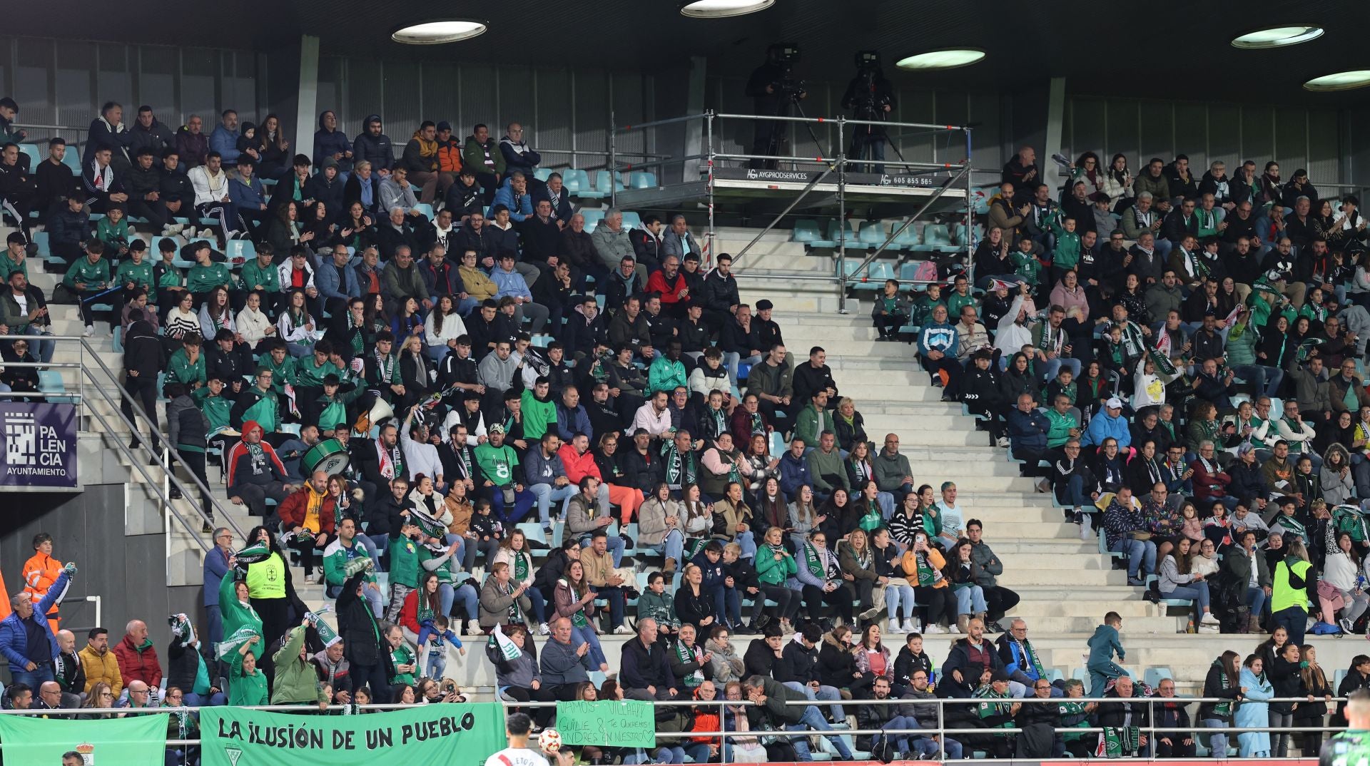 Búscate en las gradas en el Villamuriel-Rayo