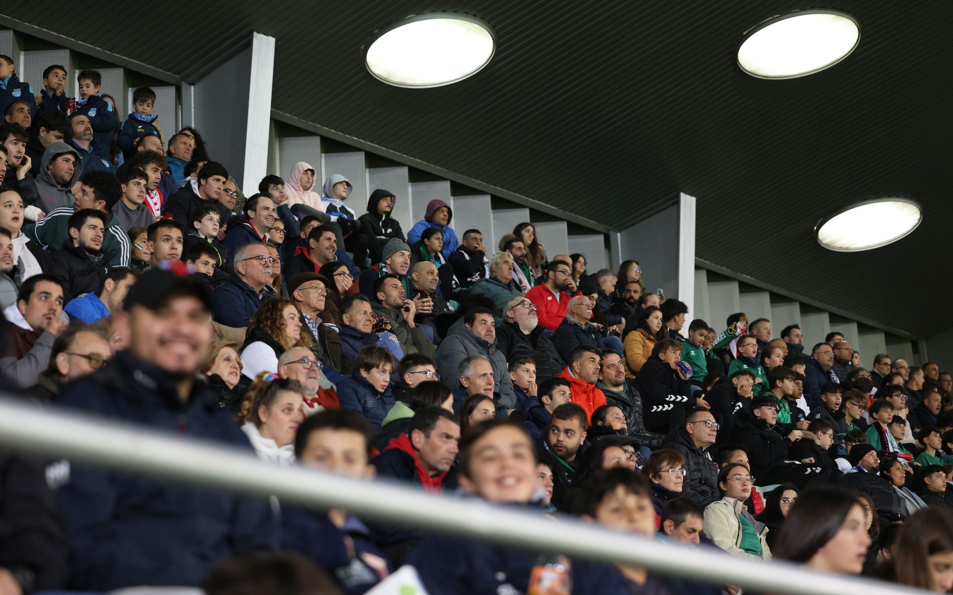 Búscate en las gradas en el Villamuriel-Rayo