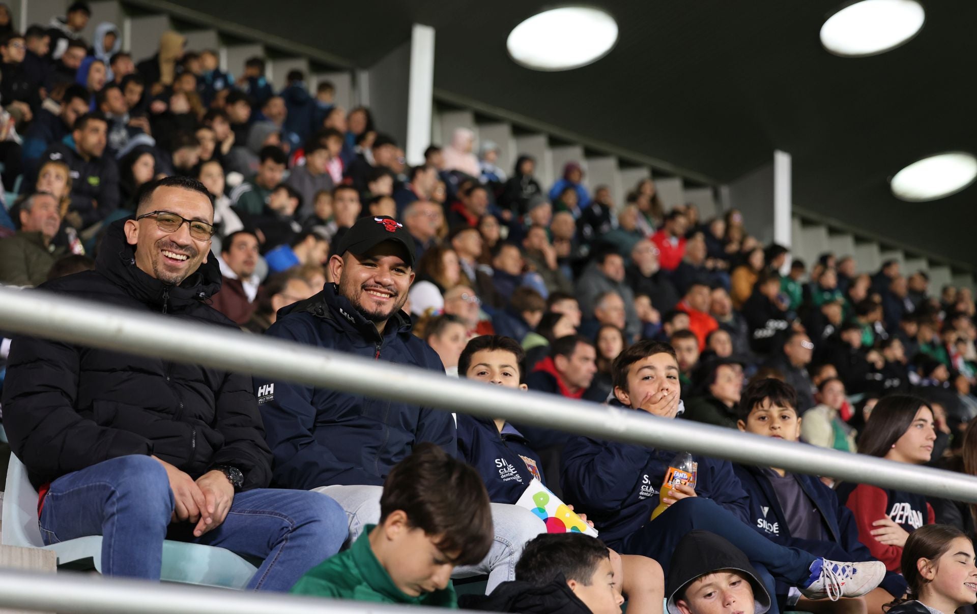 Búscate en las gradas en el Villamuriel-Rayo