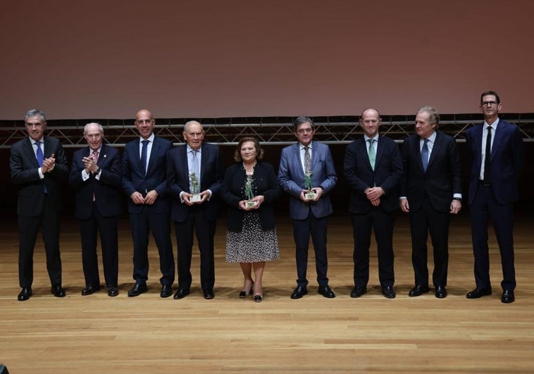 Los premiados en la gala del 170 aniversario del periódico, junto a responsables de El Norte de Castilla y representantes de las empresas colaboradoras.