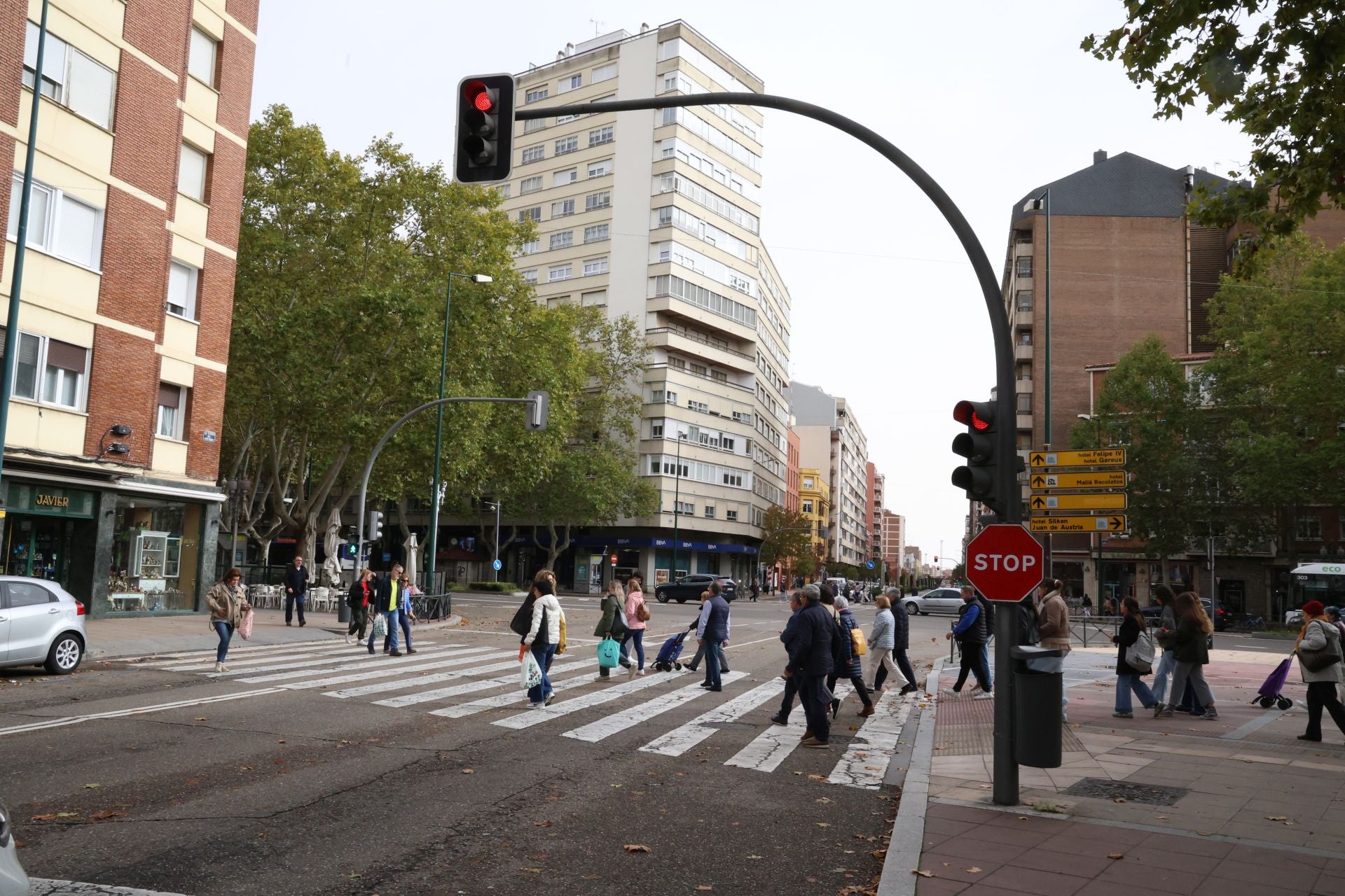 La calle Puente Colgante, en imágenes