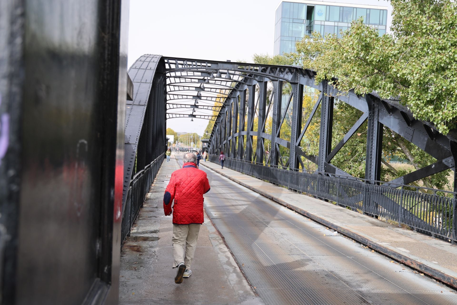 La calle Puente Colgante, en imágenes