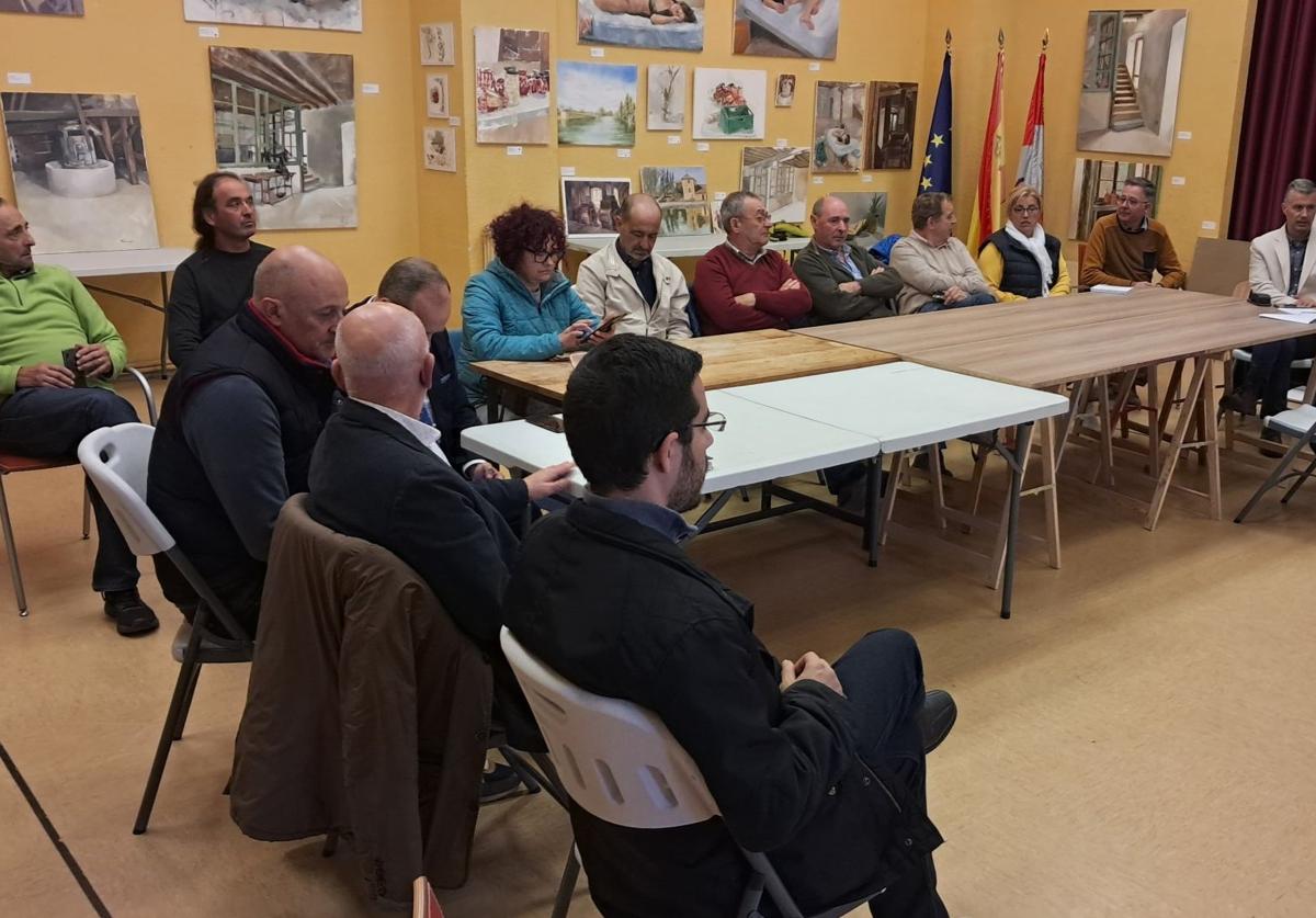 Reunión de alcaldes de Palencia y Burgos celebrada en Frómista.