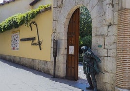 Entrada al jardín de la Casa de Zorrilla.