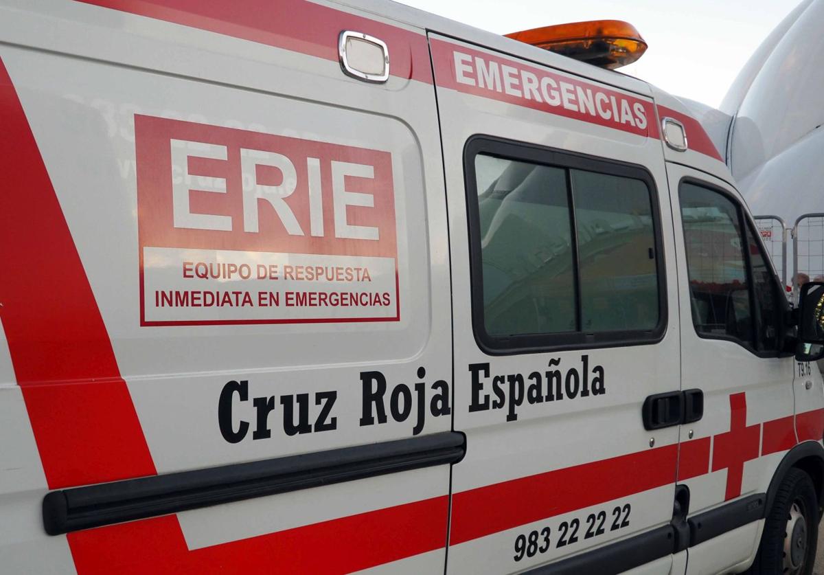 Una ambulancia del equipo de respuesta inmediata en emergencias de Cruz Roja en Valladolid.