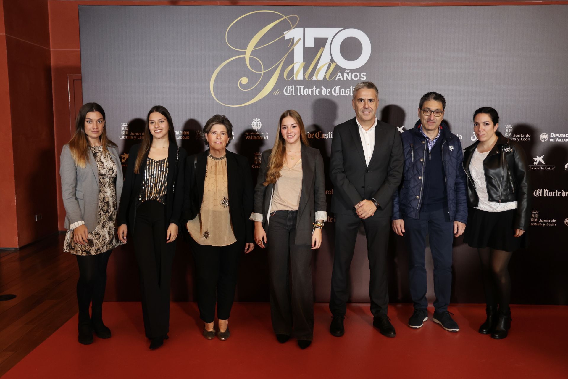 Sofía Fernández, Lucia Villamil, Beatriz Pérez, Gabriela Villamil, Roberto Moretón, Agapito Ojosnegros y Ruth Rodero