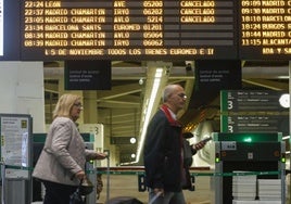 Estación de Valencia-Joaquín Sorolla, el martes por la noche tras la suspensión de las conexiones de alta velocidad con Madrid.