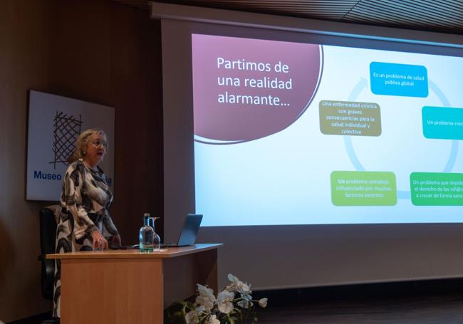 La pediatra durante la charla en el auditorio del Museo de la Ciencia