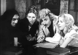 Marty Feldman, Cloris Leachman, Gene Wilder y Teri Garr en 'Young Frankenstein'.