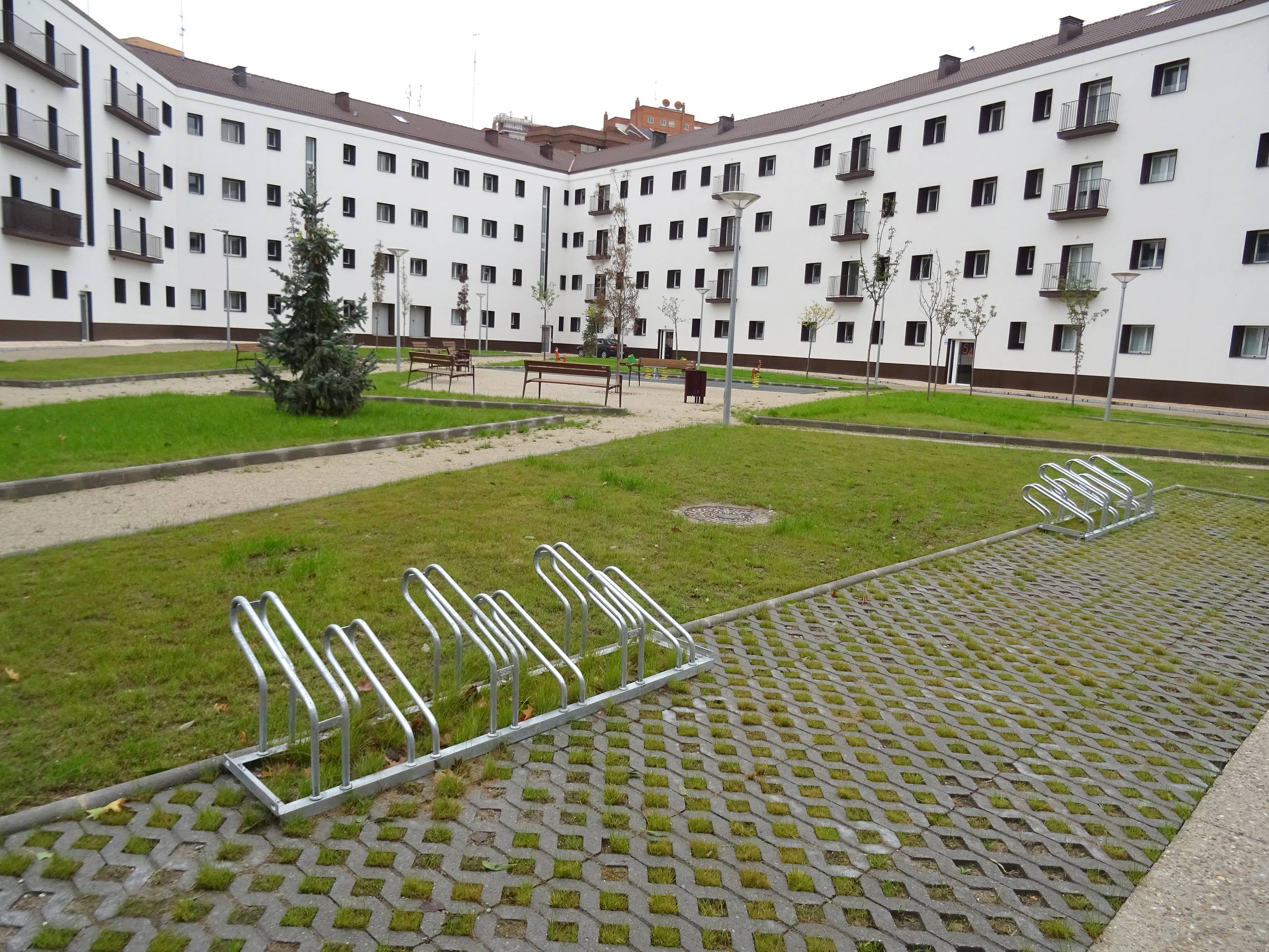 Así luce la nueva Plaza del coronel Manuel López Muñoz sin la valla del antiguo cuartel