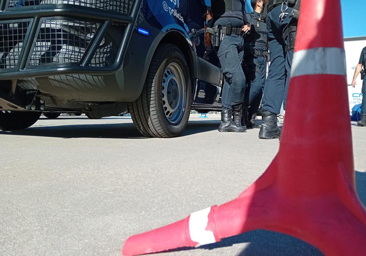 Agentes de la Policía Nacional durante la operación Dálmata.