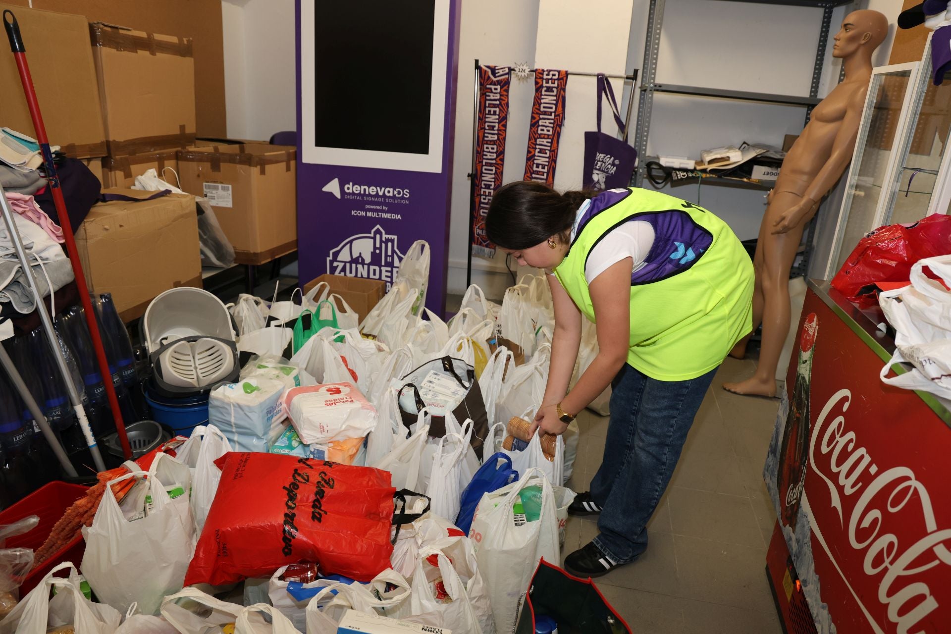 Búscate en las gradas del Súper Agropal Palencia-HLA Alicante