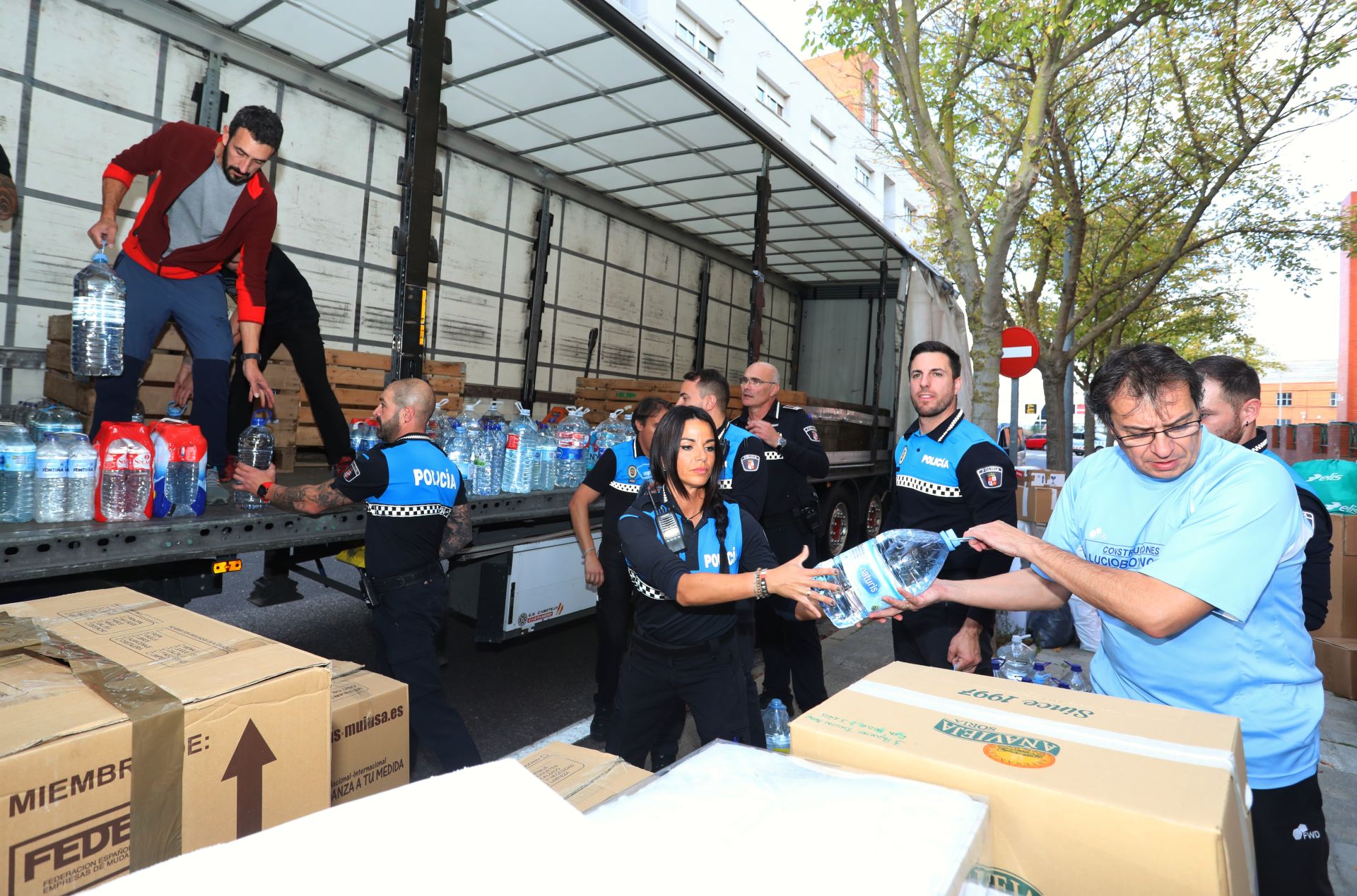 Carga del primer camión de ayuda desde Palencia a Valencia