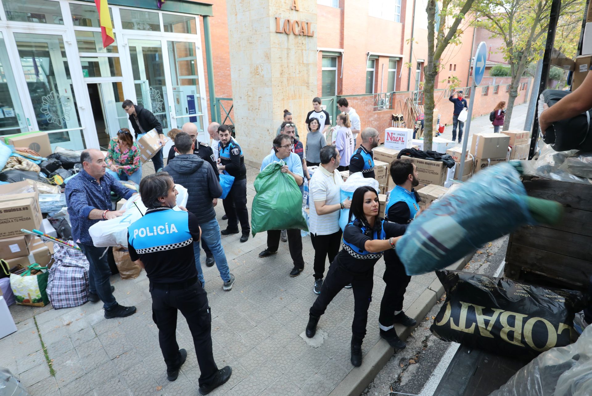 Carga del primer camión de ayuda desde Palencia a Valencia