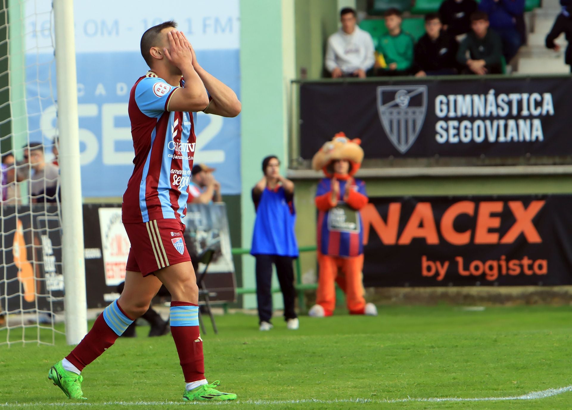 Fotos del empate de la Segoviana ante el Barcelona B