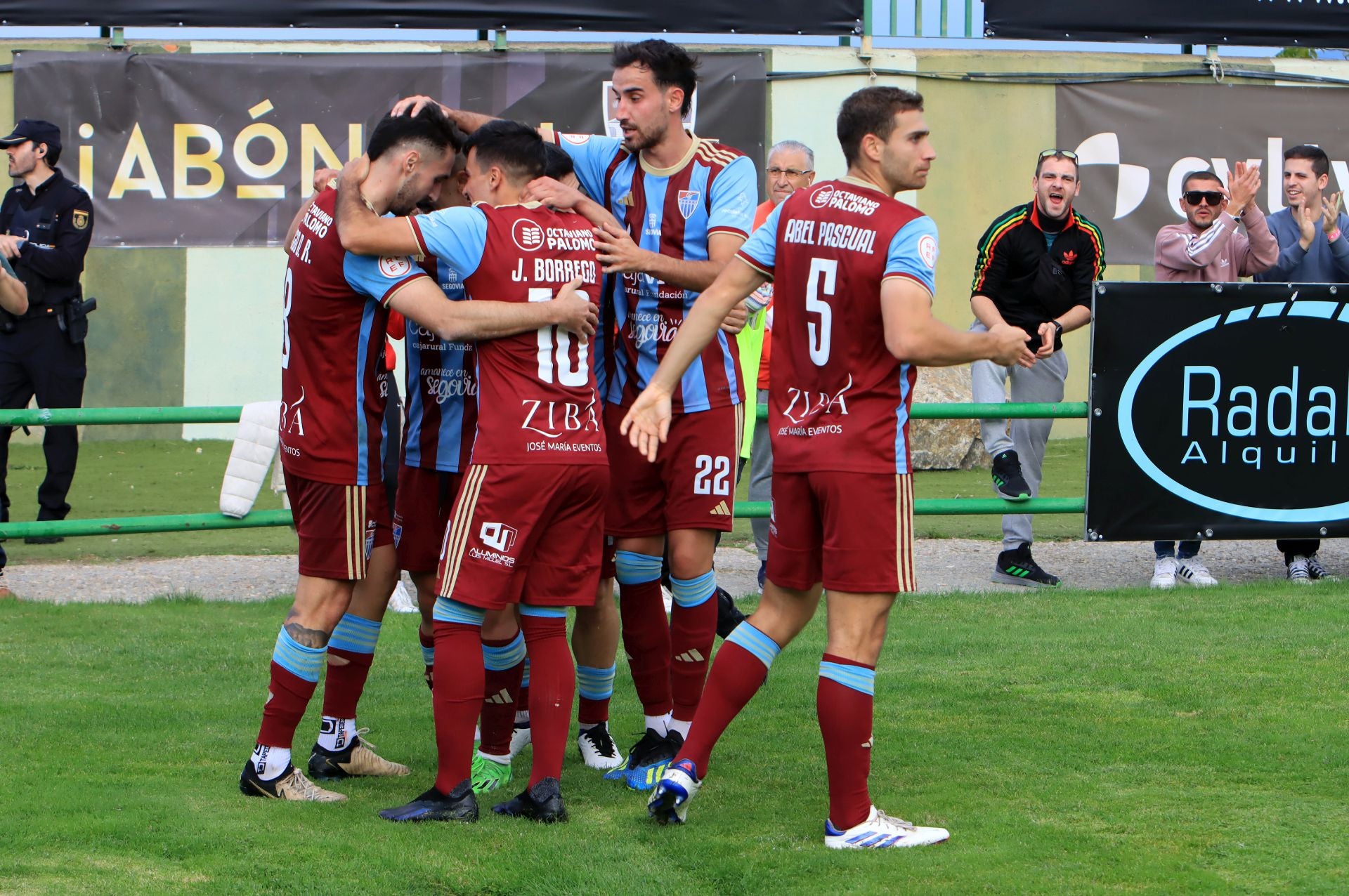 Fotos del empate de la Segoviana ante el Barcelona B