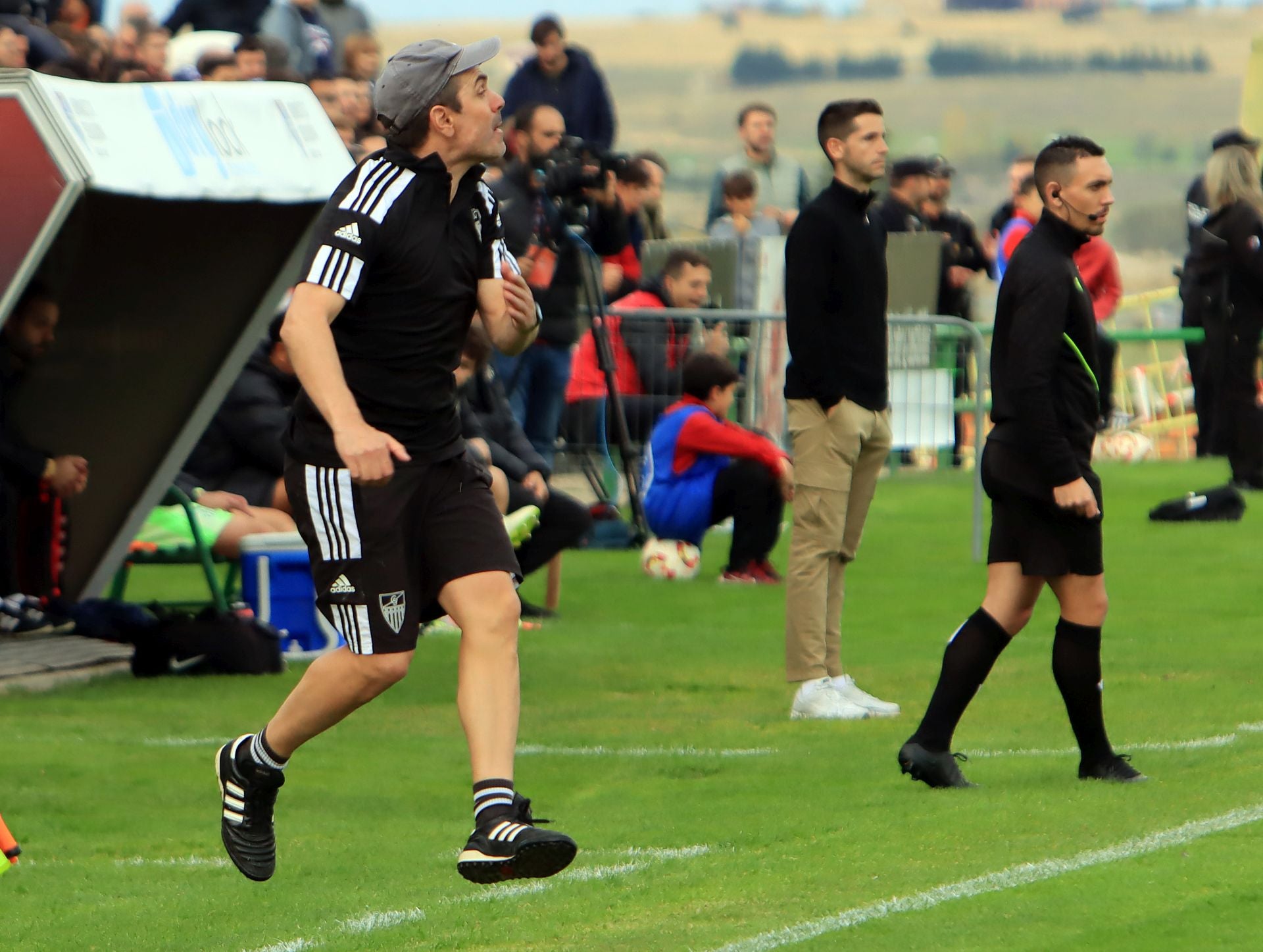 Fotos del empate de la Segoviana ante el Barcelona B