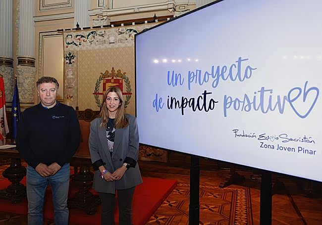 Pedro Pablo Crespo y la concejala Carolina del Bosque.
