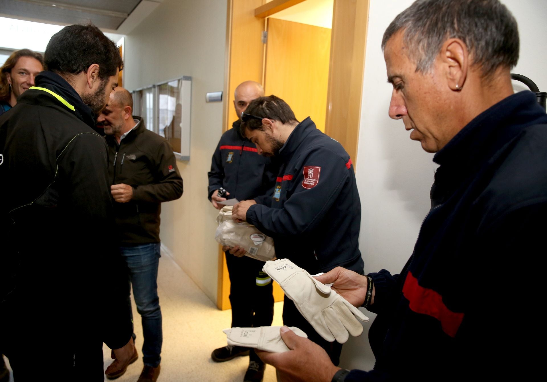 Un nuevo equipo de bomberos de Segovia parte para Valencia