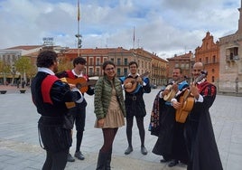 Tunos en la Plaza Mayor de Medina del Campo