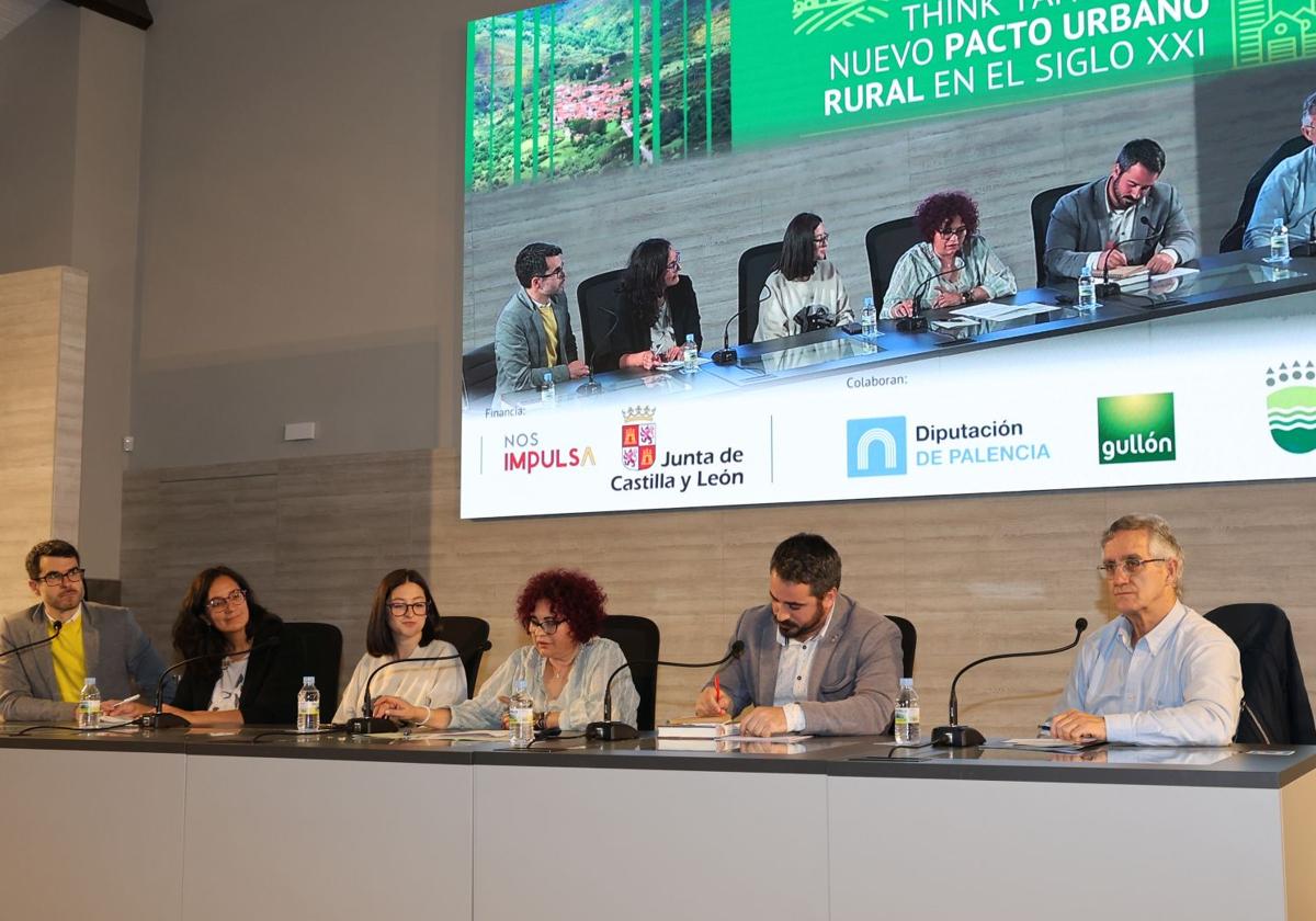 Los alcaldes de Velilla, Cervera y Cervatos, de derecha a izquierda.