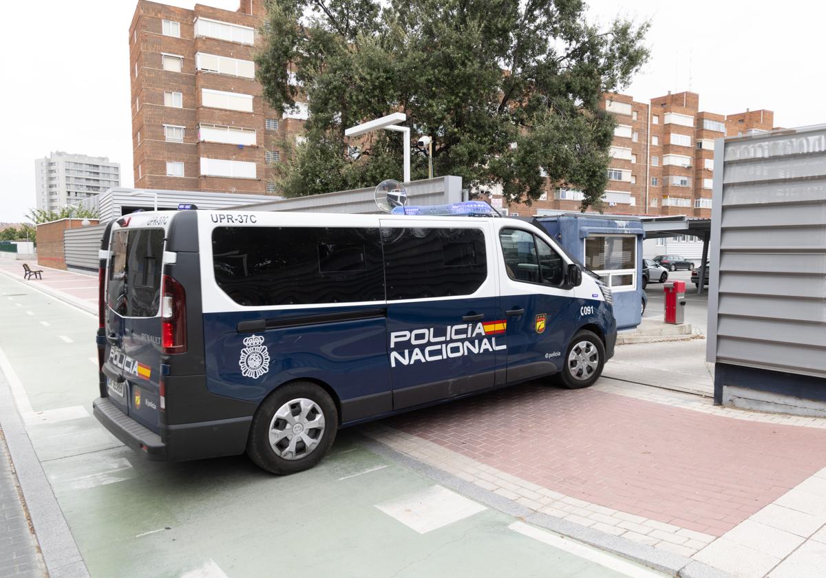 Detenido por amenazar con una navaja a unos jóvenes frente a un bar de copas de Valladolid